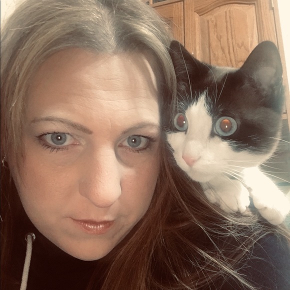 Jessica Hennager - Poshmark Profile Picture of Jessica Hennager (@jessicahennager) on Poshmark