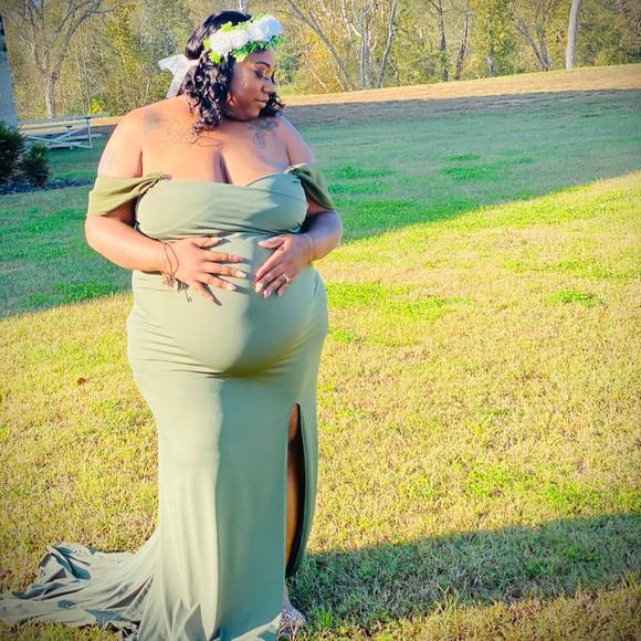 Profile Picture of Timesha Cunningham (@timeshabarr19) on Poshmark