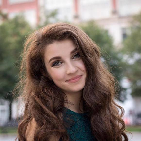 Profile Picture of Julianne Saletta (@juliannesaletta) on Poshmark