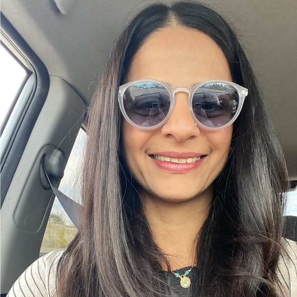 Sara Sadeghi - Poshmark Profile Picture of Sara Sadeghi (@sarasadeghi126) on Poshmark