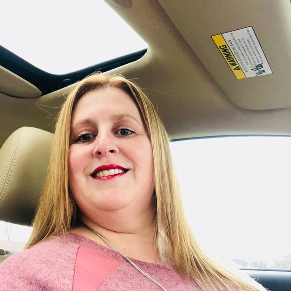 Profile Picture of Teresa English (@tereesay74) on Poshmark