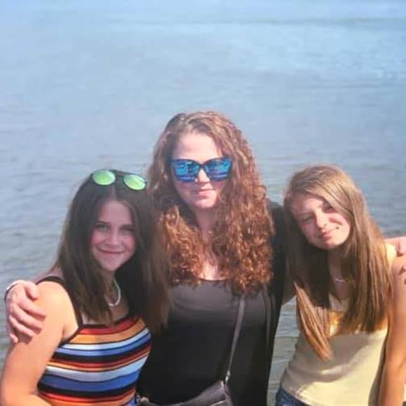 Profile Picture of Crystal Beard (@cbeard456) on Poshmark