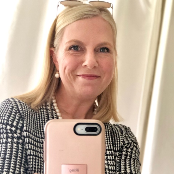 Profile Picture of Julie Hoben (@juliehoben) on Poshmark