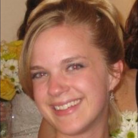 Profile Picture of Beth Schoening (@bethrashelle) on Poshmark