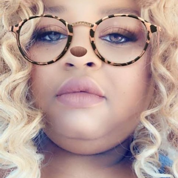 Profile Picture of Helenia Dean (@corwiece) on Poshmark