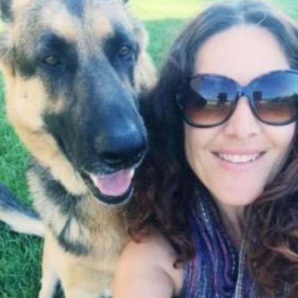 Profile Picture of Ursola Azar (@ursolaazar) on Poshmark