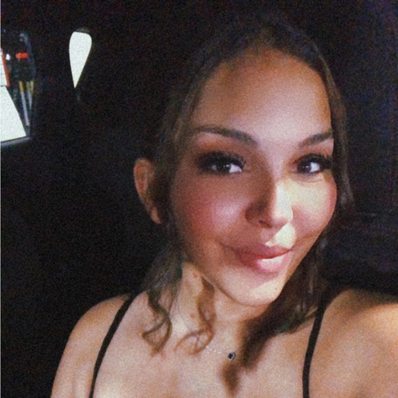 Profile Picture of Rachael Seaberry (@rachaelsberry) on Poshmark