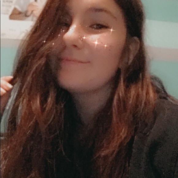 Profile Picture of Marilou Bougie (@louloulicorne) on Poshmark