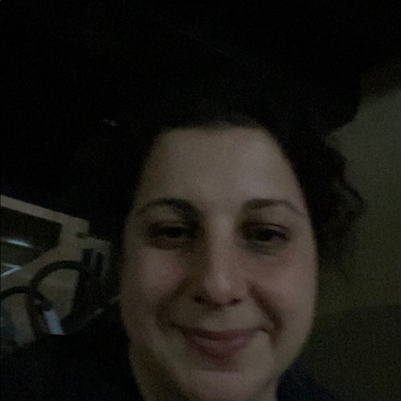 Profile Picture of Angela Oginski (@angelaoginski) on Poshmark