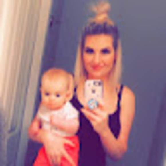 Profile Picture of Cassandra Whitney (@cassandrawhi108) on Poshmark