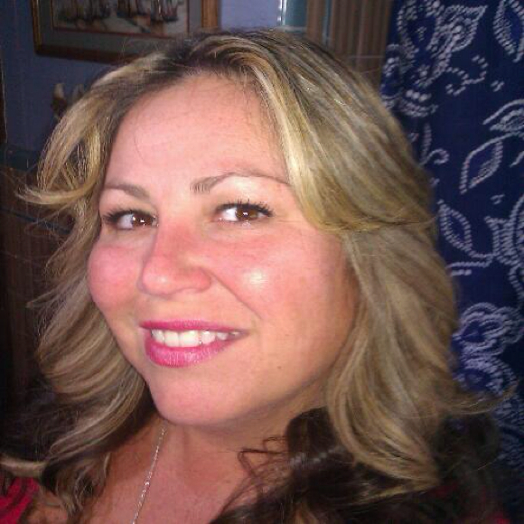 Profile Picture of Kris Watts (@kikiwatts) on Poshmark