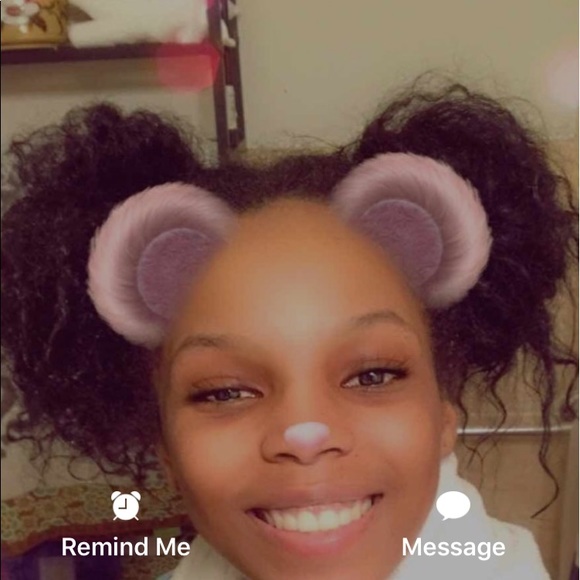 Profile Picture of Cindy Guiness (@caraloveh) on Poshmark