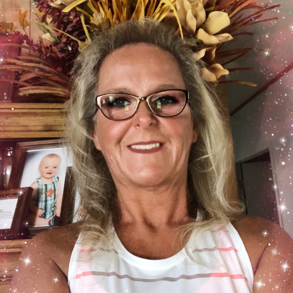 Profile Picture of Eva Addison (@evaaddison01) on Poshmark