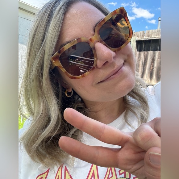 Profile Picture of Cheryl🇨🇦 Schepp (@edmsside) on Poshmark