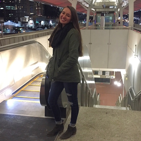 Profile Picture of Grace Klerekoper (@gracieklere) on Poshmark