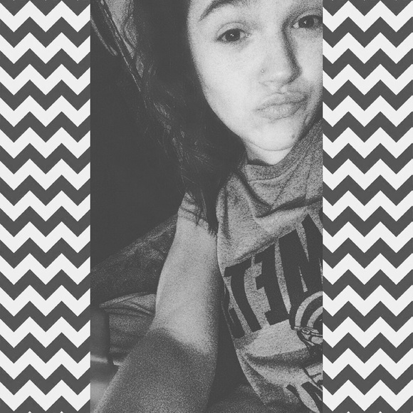 Amanda Amoroso - Poshmark Profile Picture of Amanda Amoroso (@amaanda0530) on Poshmark