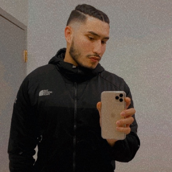 Profile Picture of Chris Candelaria (@thevisionaire) on Poshmark