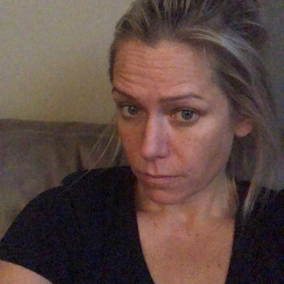 Profile Picture of Laurie Niego (@niego19) on Poshmark