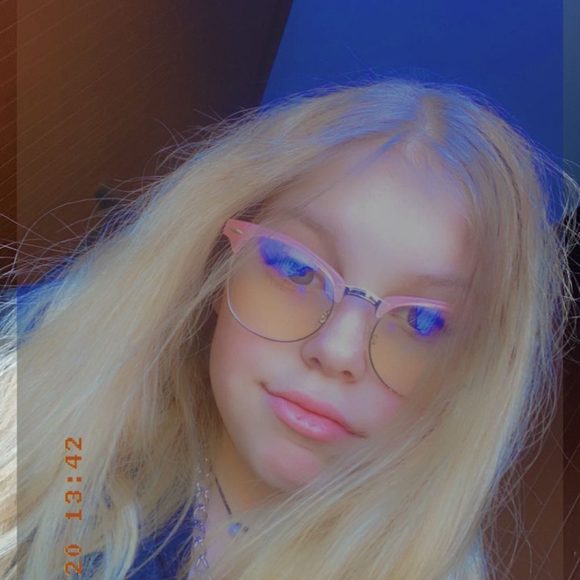 Profile Picture of Isabella Dodd (@isabelladodd) on Poshmark