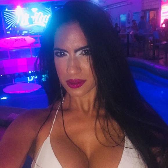 Profile Picture of Kimberly Acker (@sexyboricua) on Poshmark