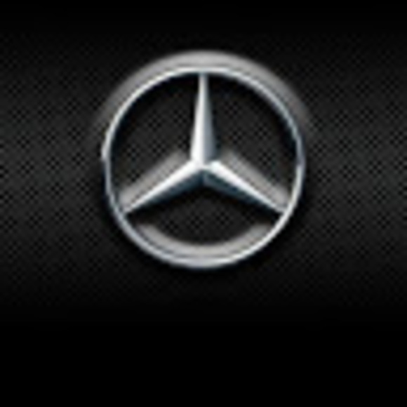 Profile Picture of Sapphire Albinagorta (@sapphire_a) on Poshmark