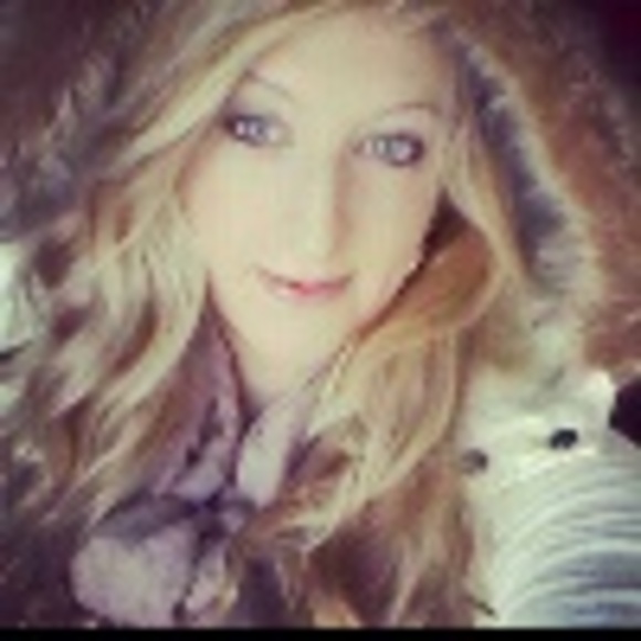 Profile Picture of Hannah Jenkins (@hannahjenkinsss) on Poshmark