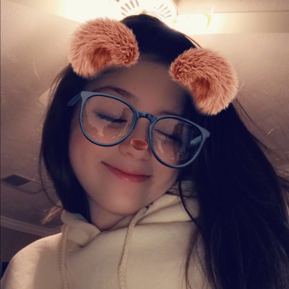 Profile Picture of Kenzie Clarken (@kenziec77) on Poshmark