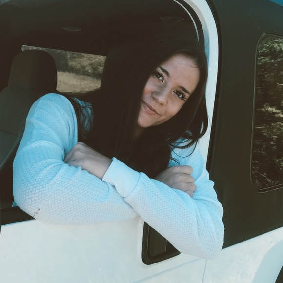 Profile Picture of Kara Gammon (@karagammon) on Poshmark