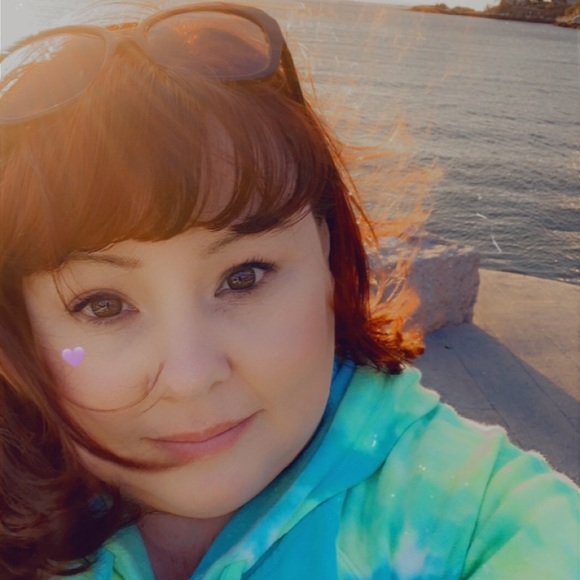 Profile Picture of Cindie Walentowicz (@walen77) on Poshmark