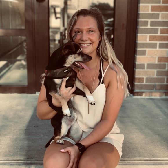 Profile Picture of Kalin Glesner (@kalin_glesner) on Poshmark