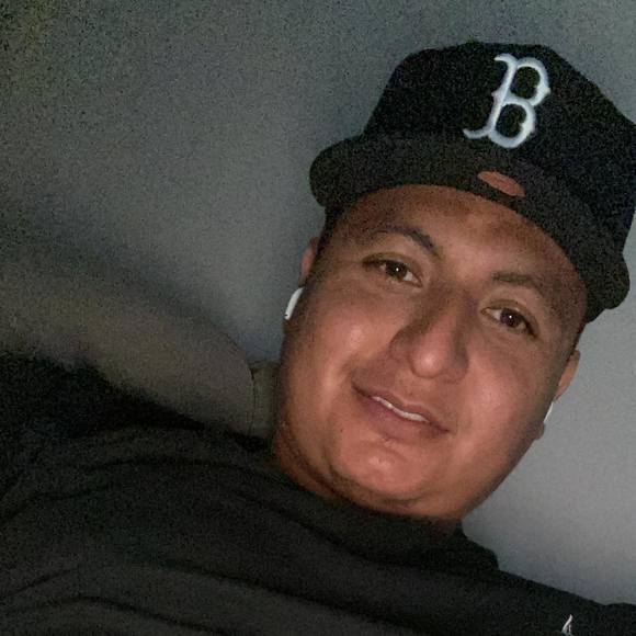 Profile Picture of Victor Vera (@hugo19999995) on Poshmark