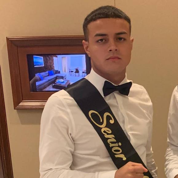 Profile Picture of Roberto Febles (@rob_74) on Poshmark