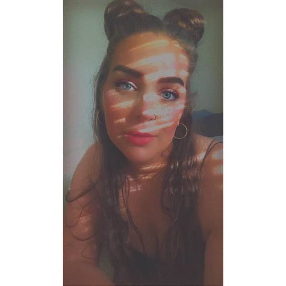 Profile Picture of Bailey Csonka (@bcsonka) on Poshmark