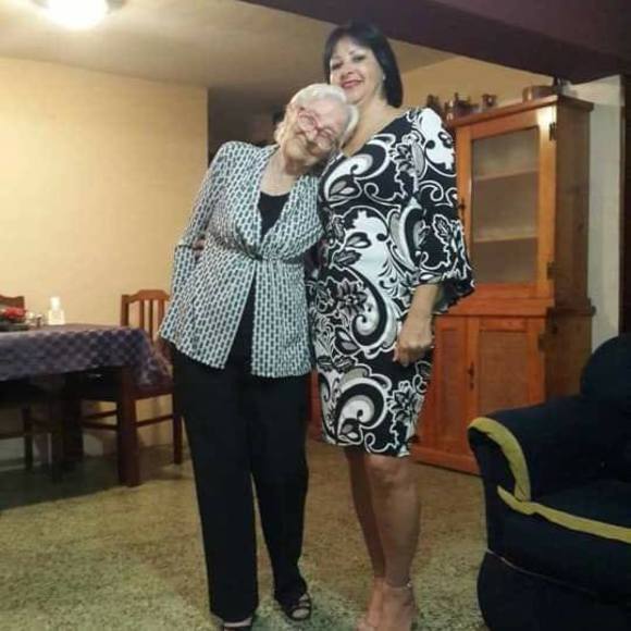 Profile Picture of Vilma Gutierrez (@vilmajgutierrez) on Poshmark