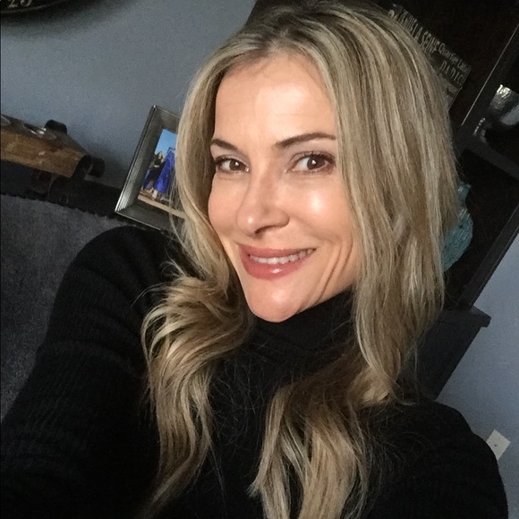 Profile Picture of Paula Schultz (@pas620) on Poshmark