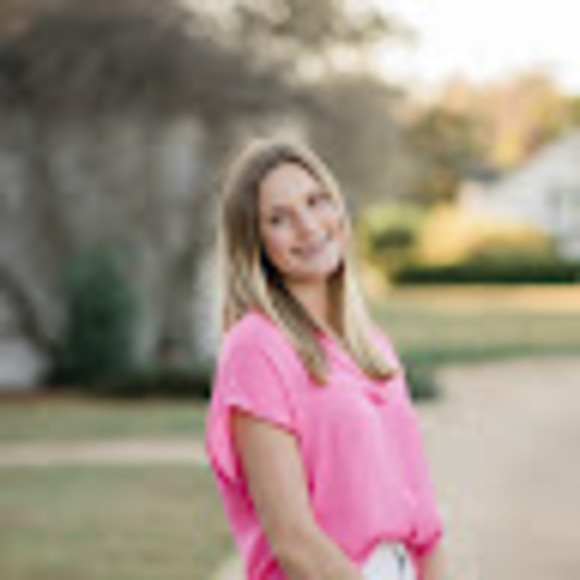 Profile Picture of Ava Cauley (@avahcauley) on Poshmark