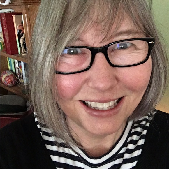 Profile Picture of Amy Luettgen (@amytosa) on Poshmark
