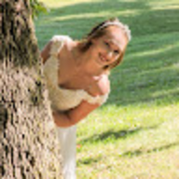 Profile Picture of Victoria Drew (@vickilocke9) on Poshmark