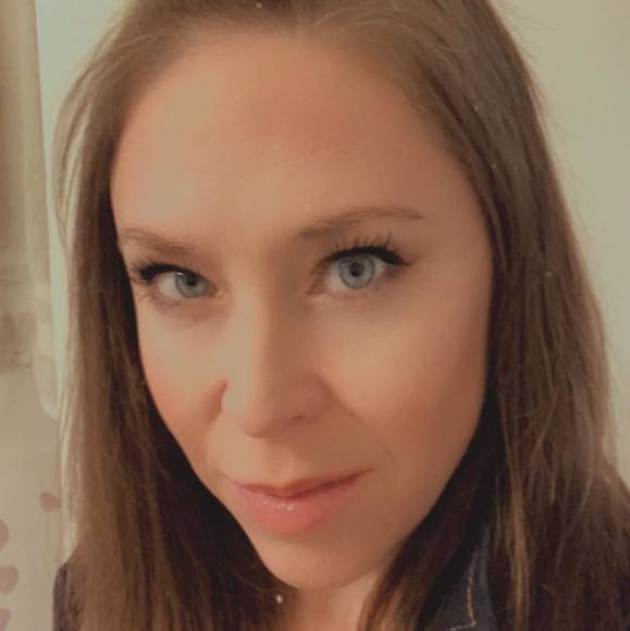 Profile Picture of Debra Hudson (@debrakay00) on Poshmark