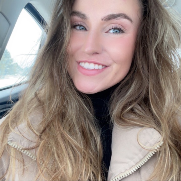 Profile Picture of Kenna Chelini (@kennachelini) on Poshmark