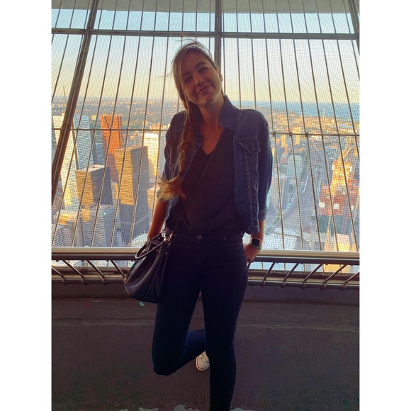 Profile Picture of Maddy Travis (@maddyctravis) on Poshmark