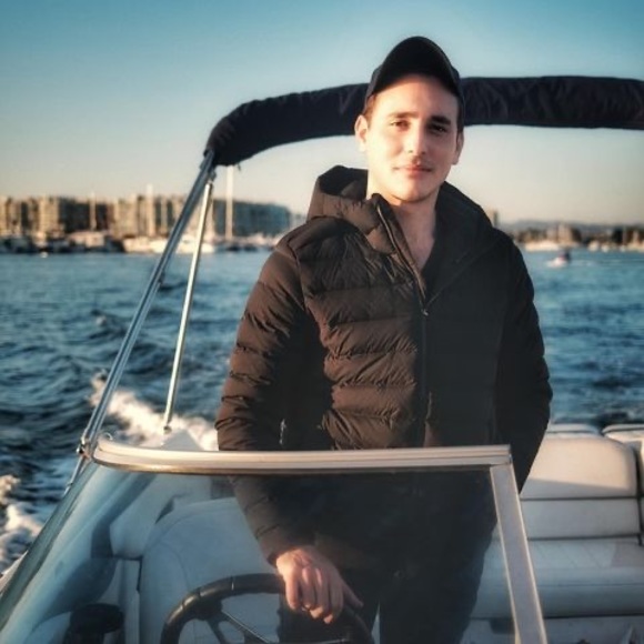 Profile Picture of Eli Oscherowitz (@eliosch) on Poshmark