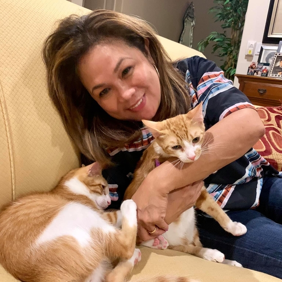 Profile Picture of Dolly Silva (@dosil) on Poshmark