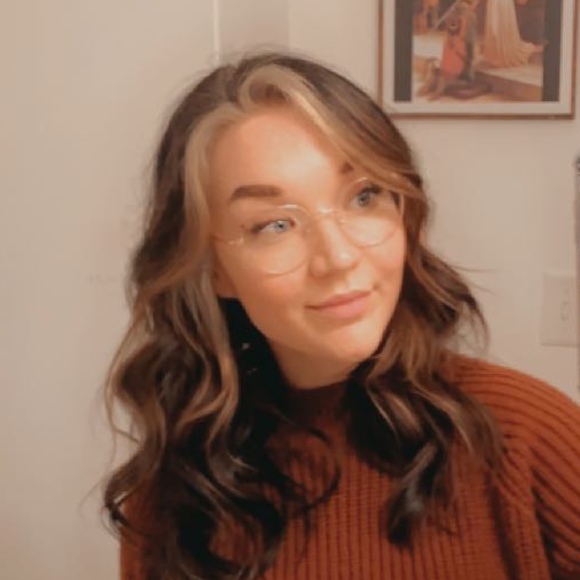 Profile Picture of Sam Skelhorn (@sammoodyy) on Poshmark
