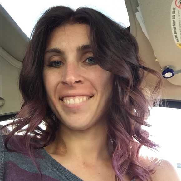 Profile Picture of Shannon Carlton (@shannoncarlton) on Poshmark