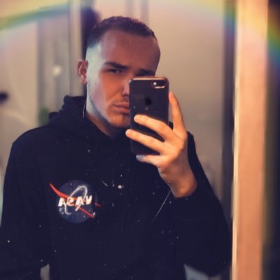 Profile Picture of Claus Aaron (@aaron_claus) on Twitter