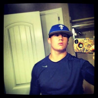 Profile Picture of James (@ebarb52) on Twitter