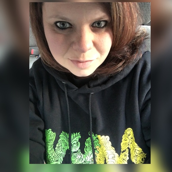 Profile Picture of Lisa Bainbridge (@lisaleesa) on Poshmark
