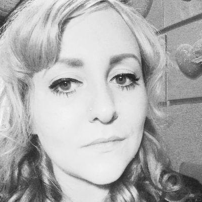 Profile Picture of Angela Trowbridge (@ansche_1988) on Twitter