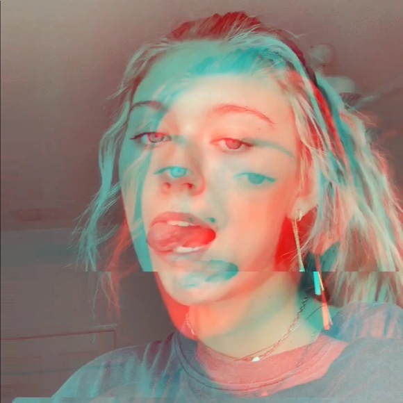 Profile Picture of Emily Mayher (@emilymayher) on Poshmark